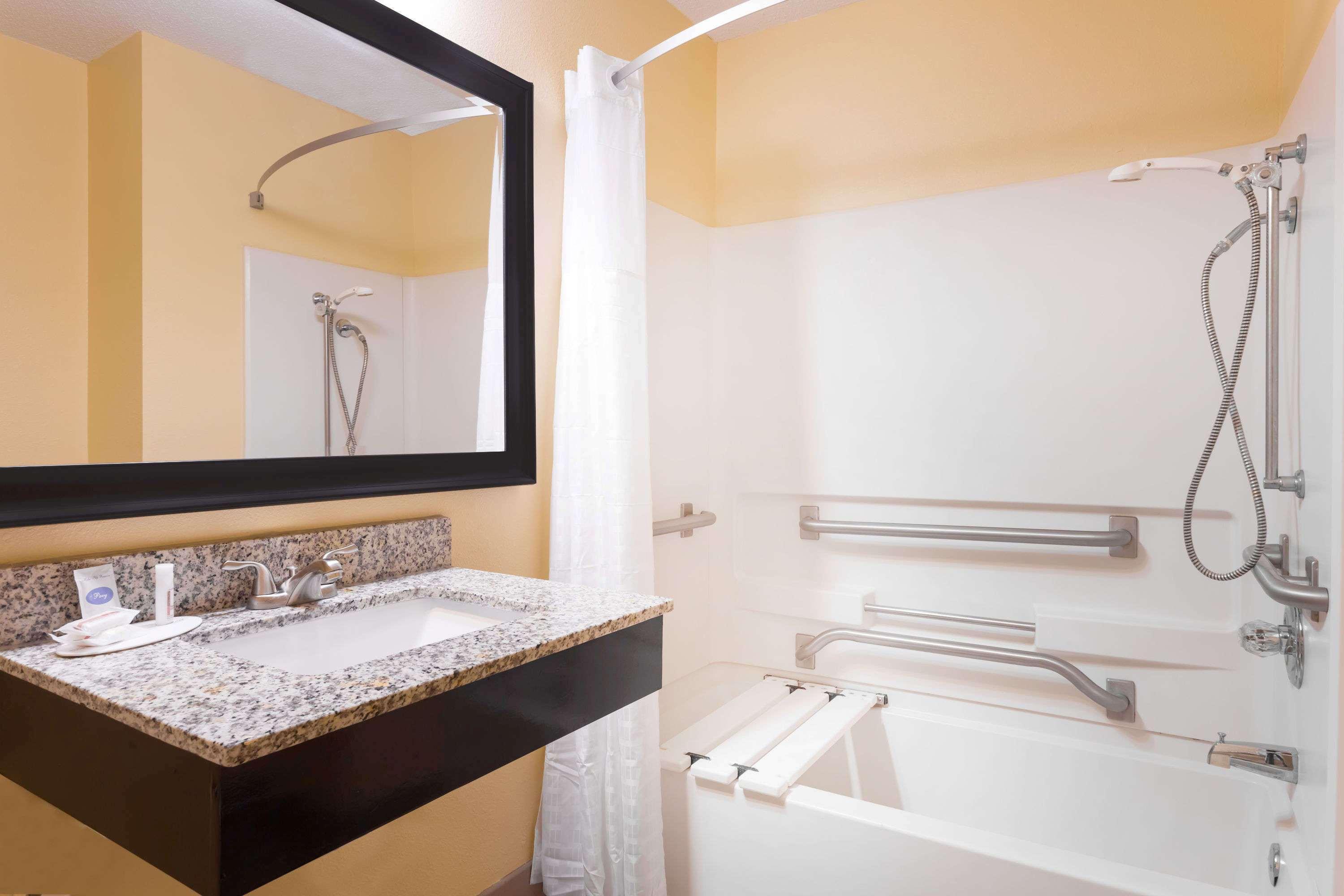 Howard Johnson By Wyndham Spartanburg Expo Center Ngoại thất bức ảnh